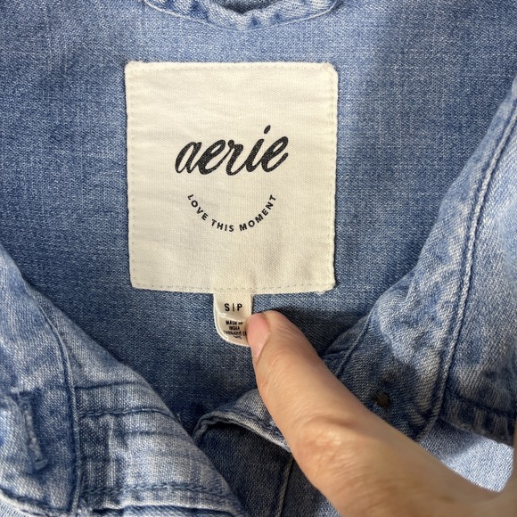 Aerie Anytime Fave Denim Shirt Women S Blue Long Sleeve Laganlook Oversize Baggy - Picture 3 of 7
